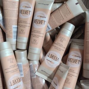 Case Of 60 Maybelline Dream Velvet Soft-Matte Foundation - Pure Beige (70)